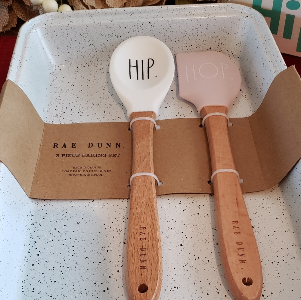 Rae Dunn easter baking pan set